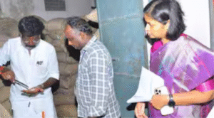 ரேஷன் கடையில் ஆய்வு மேற்கொண்ட கூட்டுறவுத்துறை அமைச்சர் காந்திராஜ்