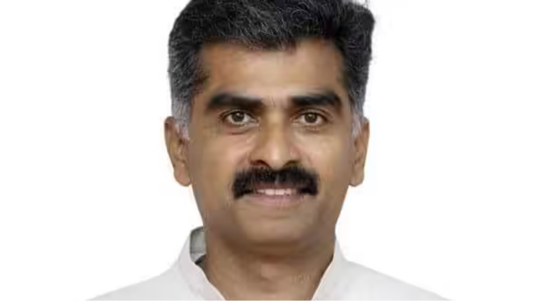 பரமக்குடியில் செய்தியாளர்களிடம் பேசிய ம.தி.மு.க. முதன்மை செயலாளர் துரை வைகோ