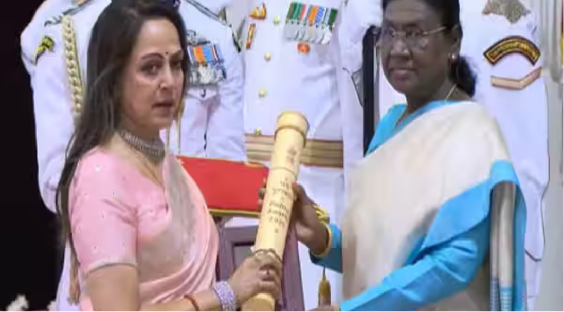 பத்ம விருதுகளை வழங்கும் ஜனாதிபதி திரவுபதி முர்மு