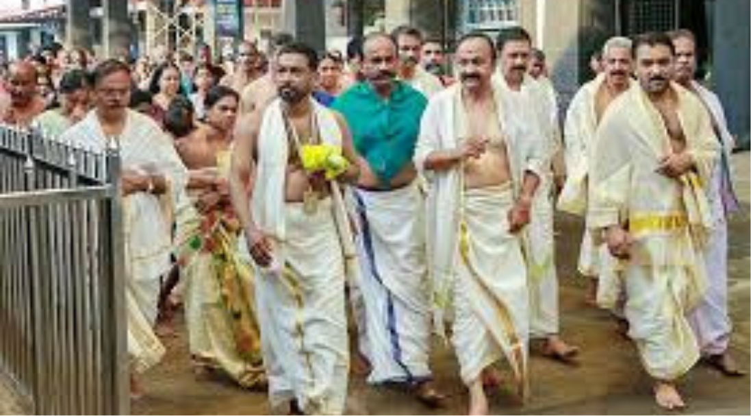குருவாயூர் ஸ்ரீ கிருஷ்ணன் கோயிலில் வழிபாடு மேற்கொண்ட கேரள முதல்வர் வி.டி. சதீசன்