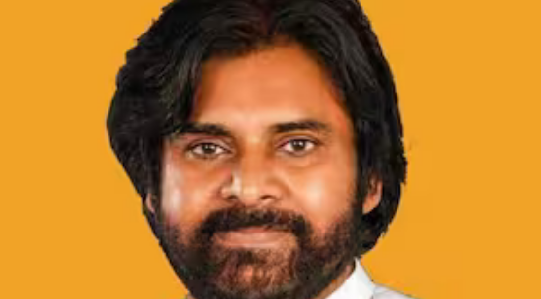 கட்சி கூட்டத்தில் உரையாற்றும் ஆந்திர துணை முதல்வர் பவன் கல்யாண்