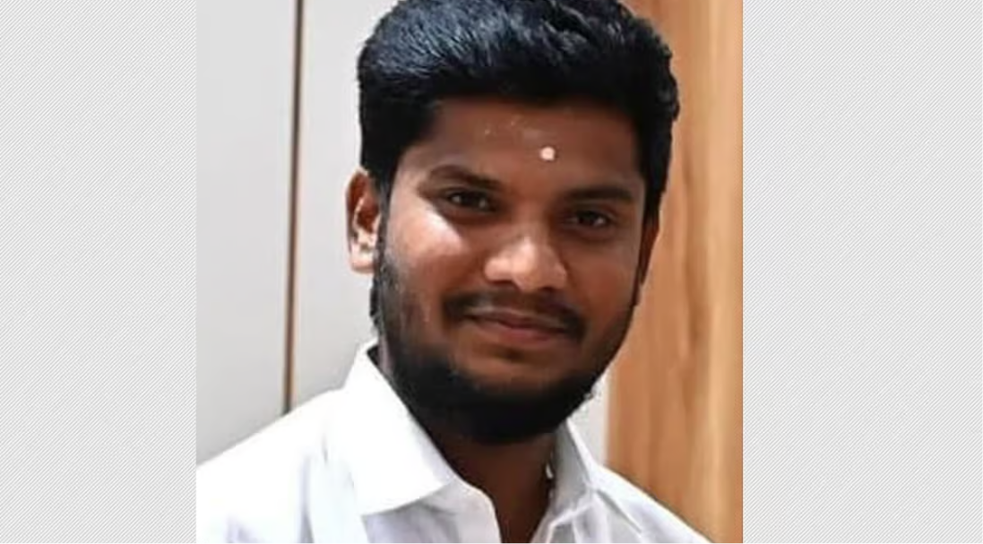 திருச்செந்தூர் கோவில் முறைகேடுகள் குறித்து செய்தியாளர்களிடம் பேசும் இந்து சமய அறநிலையத்துறை அமைச்சர் ரமேஷ்.