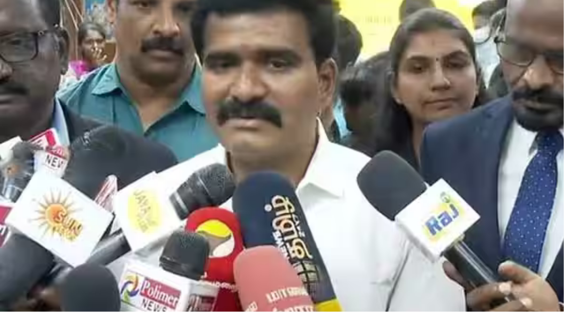 பெண்கள் பாதுகாப்பு மற்றும் மேகதாது அணை விவகாரம் குறித்து செய்தியாளர்களிடம் பேசும் அமைச்சர் நிர்மல்குமார்.