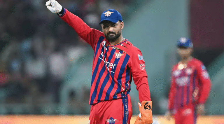 லக்னோ அணியின் கேப்டன் பதவியில் இருந்து விலகிய இந்திய கிரிக்கெட் வீரர் ரிஷாப் பன்ட்.லக்னோ அணியின் கேப்டன் பதவியில் இருந்து விலகிய இந்திய கிரிக்கெட் வீரர் ரிஷாப் பன்ட்.