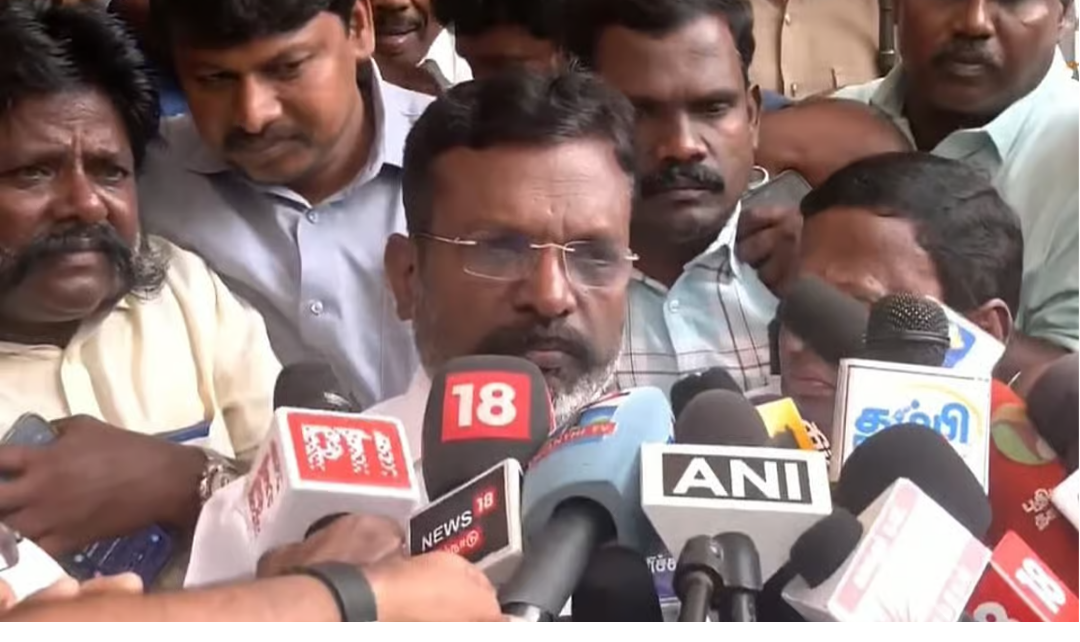 செய்தியாளர்களிடம் பேட்டி அளிக்கும் விசிக தலைவர் தொல். திருமாவளவன்.