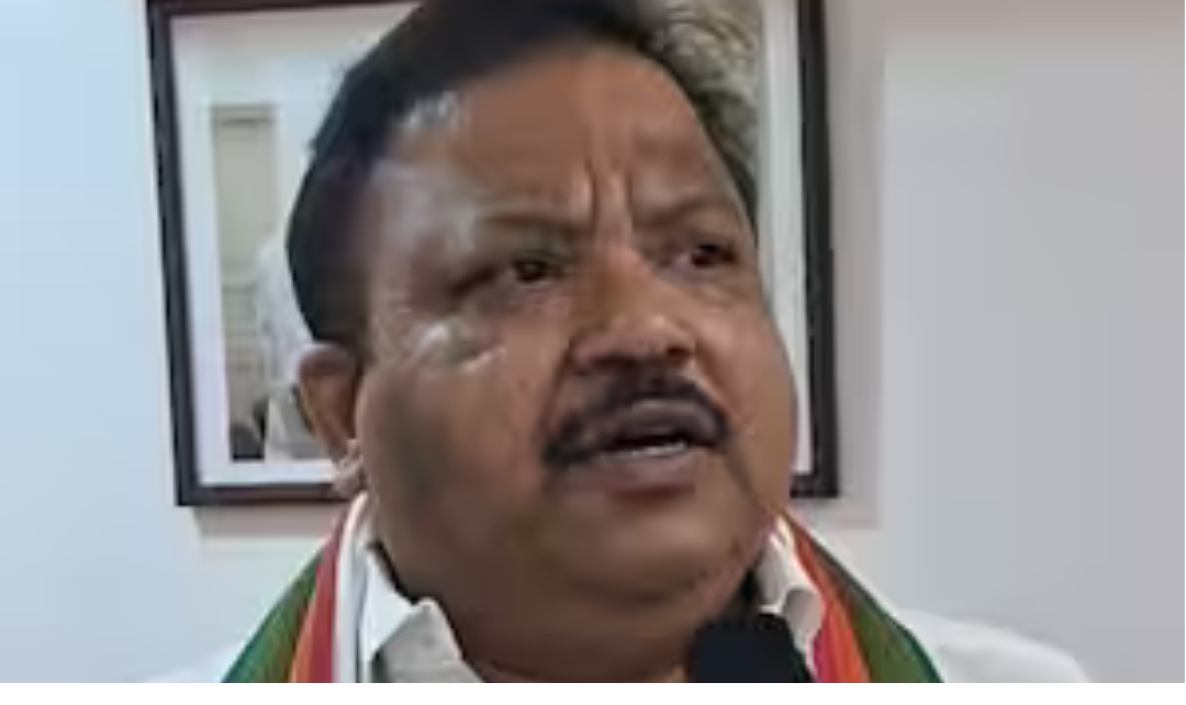கோவையில் செய்தியாளர்களிடம் பேட்டி அளிக்கும் காங்கிரஸ் எம்.பி. விஷ்ணுபிரசாத்.