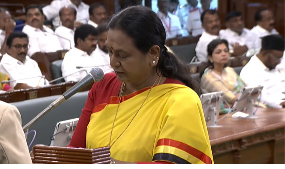 எம்எல்ஏவாக பதவியேற்ற பிறகு செய்தியாளர்களிடம் பேசும் பிரேமலதா விஜயகாந்த்.