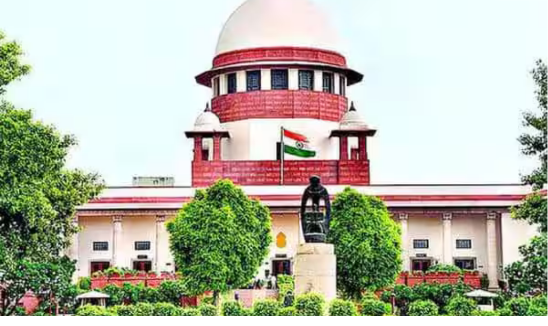 சபரிமலை வழக்கில் மத நடைமுறைகள் குறித்து கேள்வி எழுப்பிய உச்ச நீதிமன்ற அமர்வு