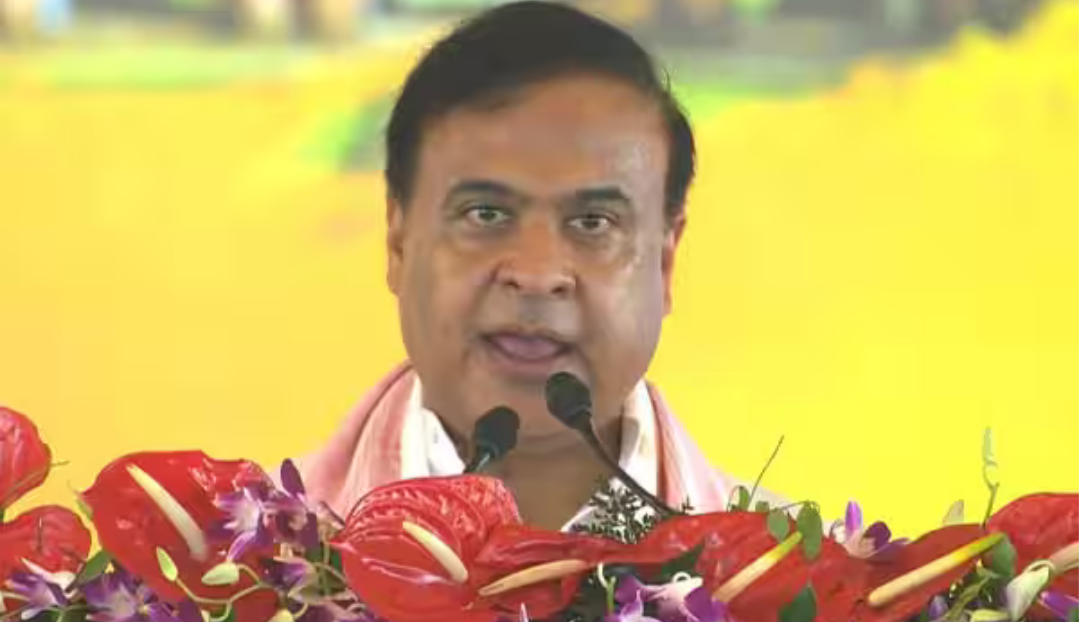 அசாம் மாநில முதல்வராக மீண்டும் பதவியேற்ற ஹிமந்த பிஸ்வ சர்மா மற்றும் பிரதமர் மோடி