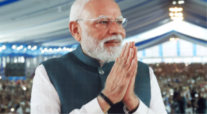 பாரீசில் இந்திய வம்சாவளியினர் நிகழ்ச்சியில் உரையாற்றும் பிரதமர் நரேந்திர மோடி.
