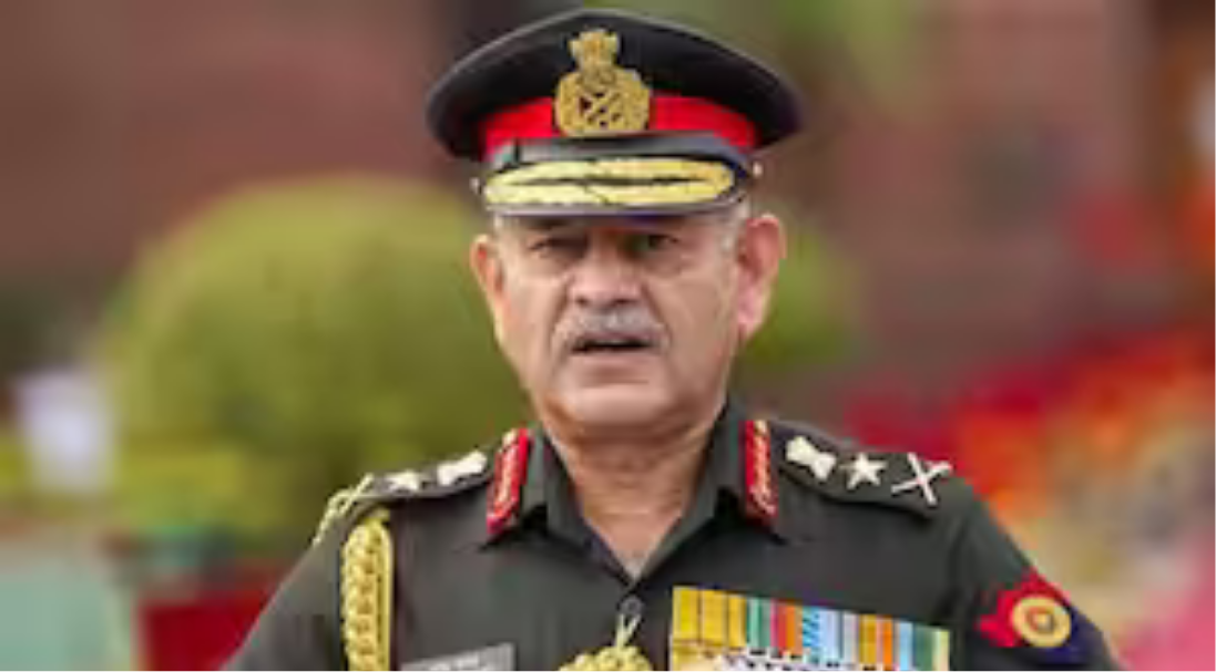 தேசிய பாதுகாப்பு அகாடமி நிகழ்ச்சியில் உரையாற்றும் இந்திய ராணுவ தலைமை தளபதி உபேந்திர திவேதி.