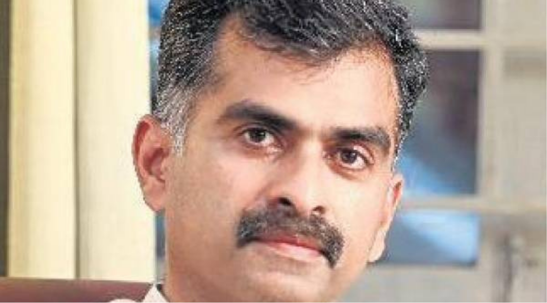 கோவை விமான நிலையத்தில் செய்தியாளர்களிடம் பேட்டி அளிக்கும் மதிமுக முதன்மை செயலாளர் துரை வைகோ.