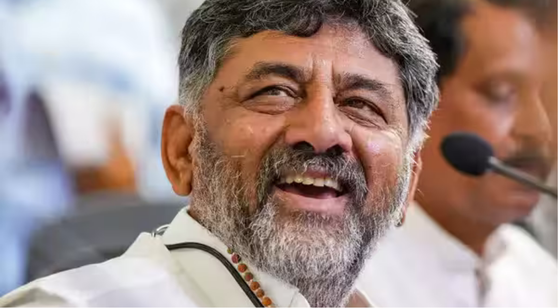 பள்ளி மற்றும் கல்லூரி மாணவர்களுக்கான இலவச பஸ் பயணத் திட்டத்தை அறிவிக்கும் கர்நாடக முதல்வர் சிவகுமார்.