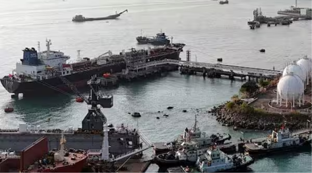 ஓமன் எண்ணெய் கிடங்கு அருகே நடந்ததாக கூறப்படும் ஈரான் ட்ரோன் தாக்குதல்