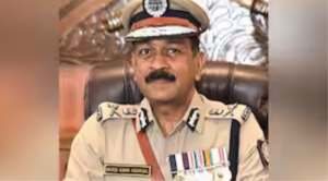 பொதுமக்களிடம் புகார் பெறும் காவல்துறையினர் மற்றும் தமிழக டிஜிபி மகேஷ்குமார் அகர்வால்.