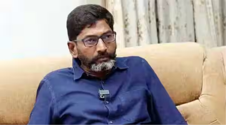 மின்வாரிய ஹார்டு டிஸ்க் விவகாரம் குறித்து செய்தியாளர்களிடம் பேசும் சவுக்கு சங்கர்.