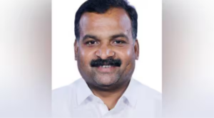காங்கிரஸ் எம்.பி. மாணிக்கம் தாகூர் செய்தியாளர்களிடம் பேசும் காட்சி.