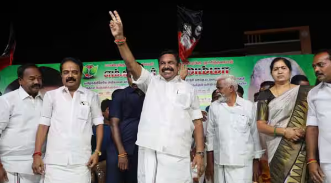 எடப்பாடியில் நடைபெற்ற கூட்டத்தில் உரையாற்றும் அதிமுக பொதுச் செயலாளர் எடப்பாடி பழனிசாமி.