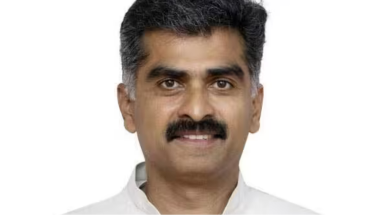 மதிமுக முதன்மைச் செயலாளர் துரை வைகோ செய்தியாளர்களிடம் பேசும் காட்சி.