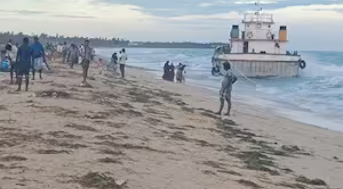 நடுக்கடலில் கைவிடப்பட்ட கப்பலில் சிக்கித் தவிக்கும் இந்திய மாலுமிகள் தொடர்பான பிரதிநிதித்துவ படம்.
