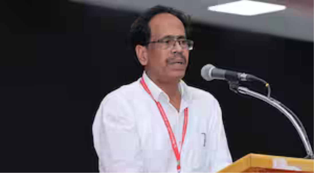 கிருஷ்ணகிரியில் செய்தியாளர்களிடம் பேசிய இந்திய கம்யூனிஸ்ட் கட்சி மாநில செயலர் வீரபாண்டியன்.