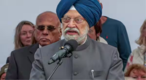 இந்தியாவின் எரிபொருள் கையிருப்பு குறித்து விளக்கம் அளிக்கும் மத்திய அமைச்சர் ஹர்தீப்சிங் புரி.