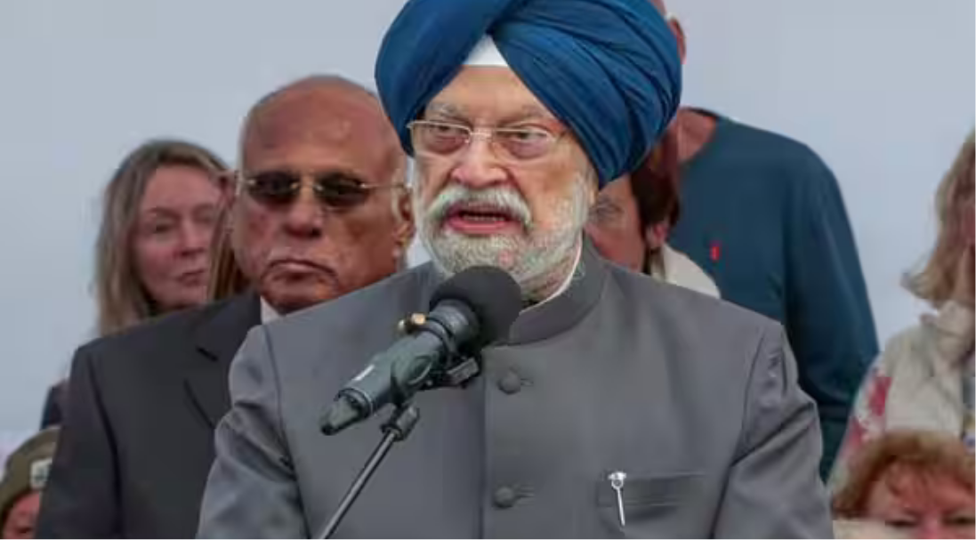 இந்தியாவின் எரிபொருள் கையிருப்பு குறித்து விளக்கம் அளிக்கும் மத்திய அமைச்சர் ஹர்தீப்சிங் புரி.