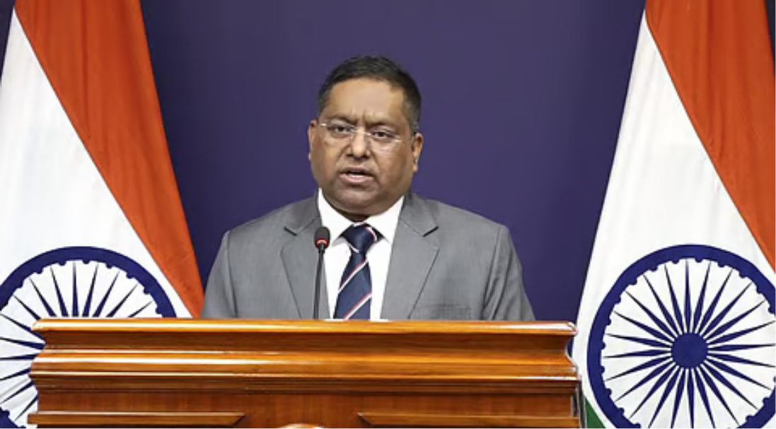 ஆக்கிரமிப்பு காஷ்மீர் விவகாரம் குறித்து கருத்து தெரிவிக்கும் இந்திய வெளியுறவு அமைச்சக செய்தித் தொடர்பாளர் ரந்தீர் ஜெயிஸ்வால்