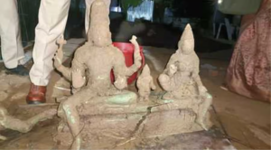 நாகையில் பள்ளம் தோண்டியபோது கண்டெடுக்கப்பட்ட பழங்கால வெண்கலச் சிலைகள்