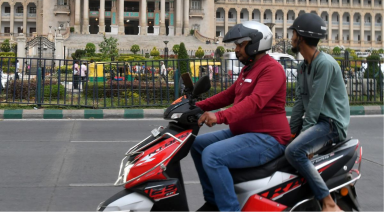 பைக் டாக்சி சேவைக்கான விதிமுறைகள் தொடர்பாக அரசுகளிடம் விளக்கம் கோரும் உயர்நீதிமன்ற மதுரைக் கிளை.