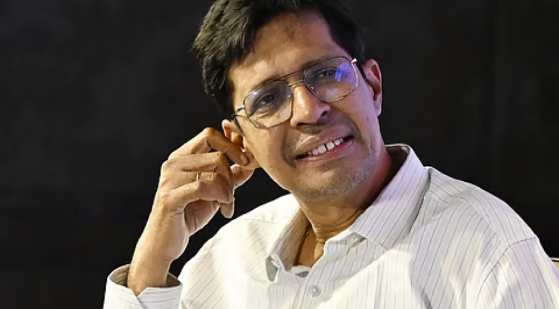 ஜனாதிபதி திரவுபதி முர்மு பத்ம விருதுகள் வழங்கும் விழாவில் சென்னை ஐஐடி இயக்குநர் காமகோடி, மம்முட்டி உள்ளிட்டோருக்கு விருது வழங்கும் காட்சி.