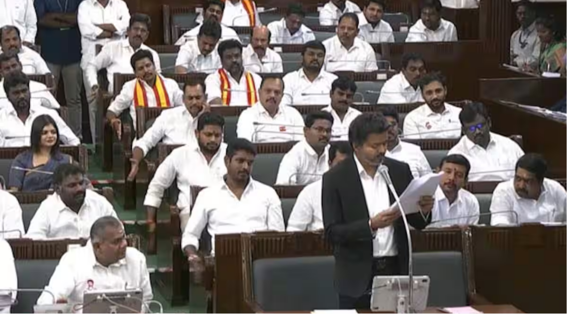 தமிழக சட்டசபையில் ஆளுநர் உரைக்கு பதிலுரையாற்றும் முதல்வர் விஜய்.