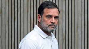 ராகுல் காந்தியின் செயலாளர் என கூறி ரூ.10 லட்சம் மோசடி செய்யப்பட்ட விவகாரம் குறித்து விசாரணை நடைபெறுகிறது.
