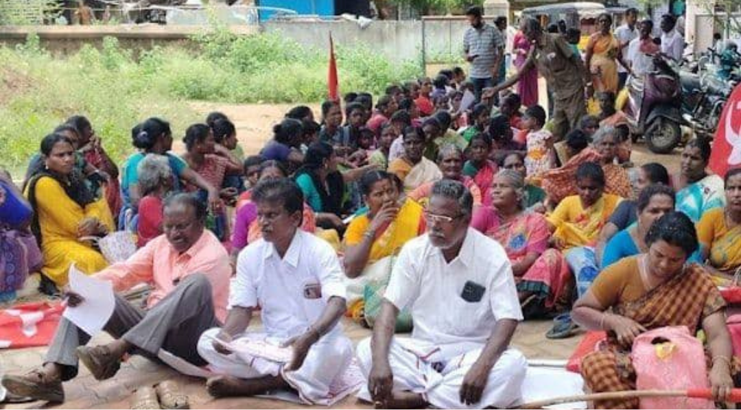 கன்னிகாபுரத்தில் வீட்டுமனை பட்டா வழங்கக் கோரி தமிழ்நாடு விவசாயிகள் சங்கம் நடத்திய கவனஈர்ப்பு ஆர்ப்பாட்டம்.