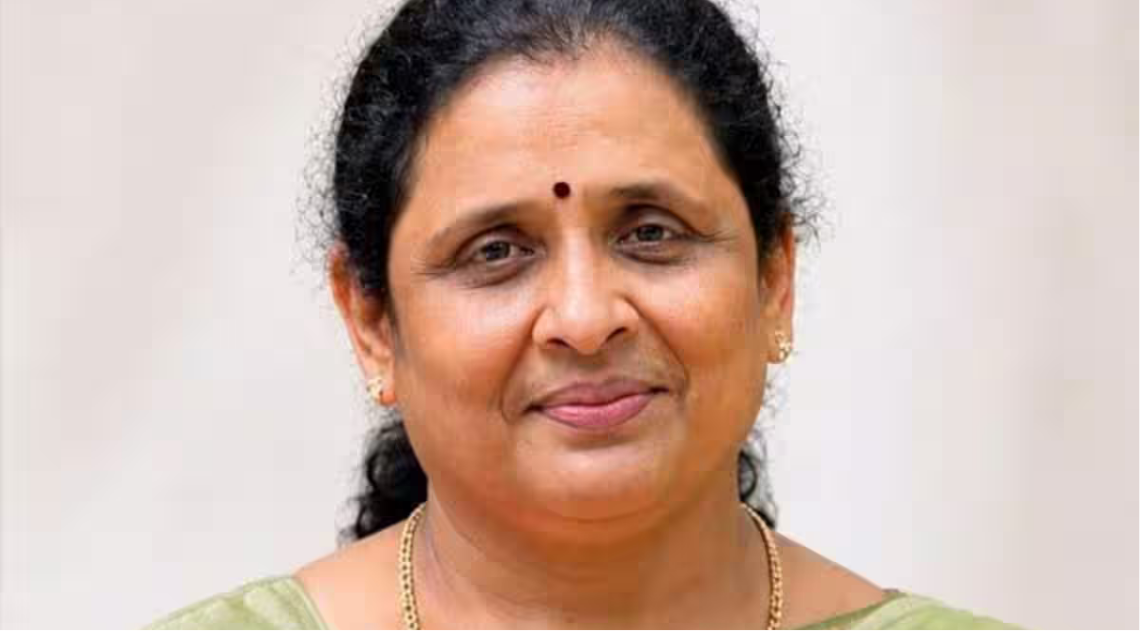 லஞ்ச ஒழிப்புத்துறை அலுவலகம் மற்றும் நடவடிக்கைக்குள்ளான பெண் போலீஸ் அதிகாரி தொடர்பான குறியீட்டு காட்சி.