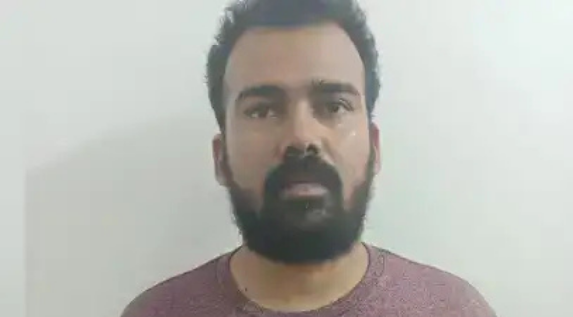 போலி வெடிகுண்டு மிரட்டல் வழக்கில் கைது செய்யப்பட்ட ஐ.டி. பொறியாளர் குறித்து விசாரணை நடத்தும் போலீசார்.