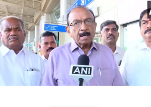 செய்தியாளர்களிடம் பேட்டியளிக்கும் மதிமுக பொதுச்செயலாளர் வைகோ