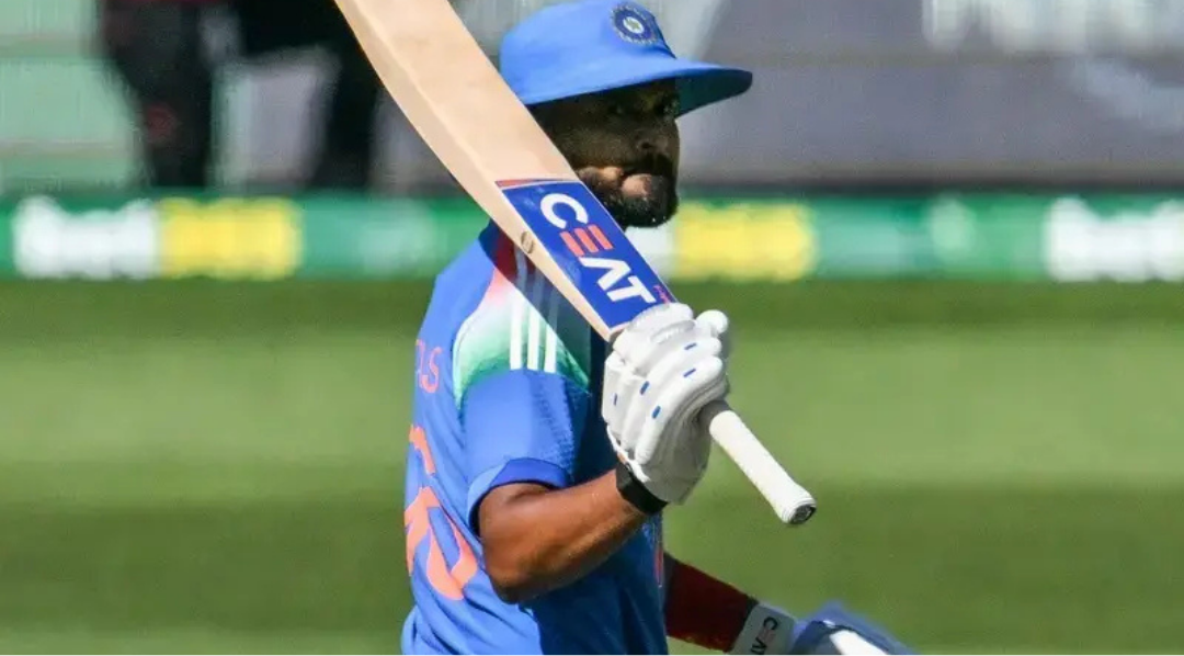 இங்கிலாந்துக்கு எதிரான டி20 போட்டியில் பேட்டிங் செய்யும் இந்திய கேப்டன் ஷ்ரேயாஸ் ஐயர்