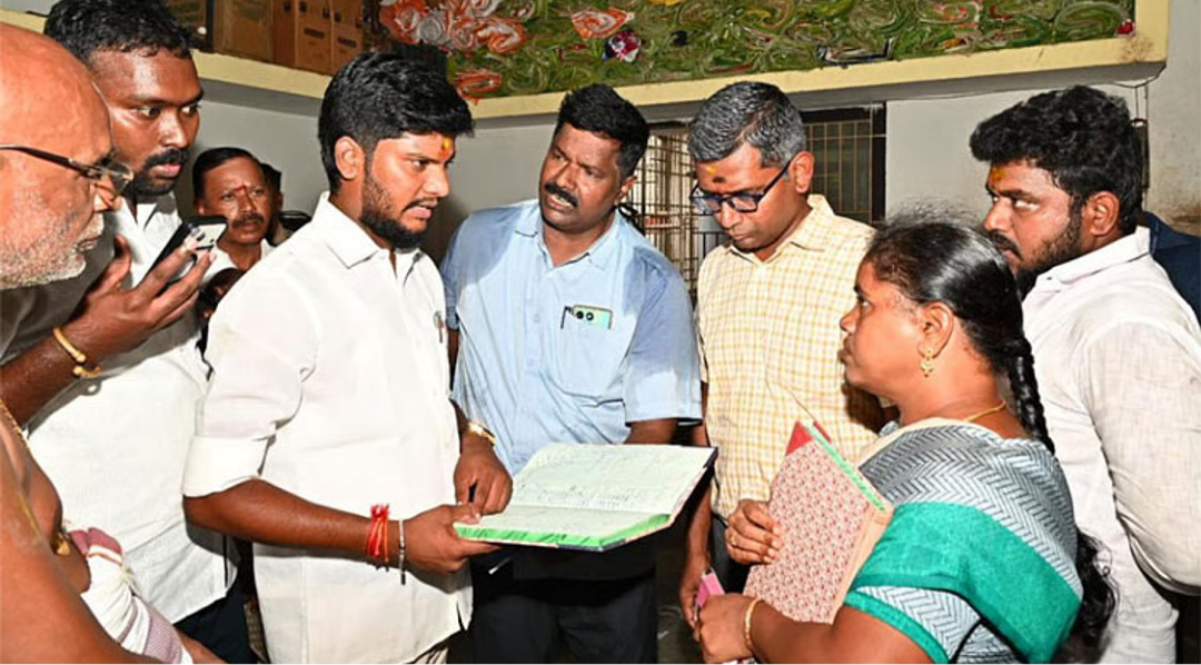 திருச்சியில் செய்தியாளர்களிடம் பேசிய இந்து சமய அறநிலையத் துறை அமைச்சர் ரமேஷ்.