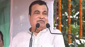 காந்திநகரில் நடைபெற்ற நிகழ்ச்சியில் உரையாற்றும் மத்திய அமைச்சர் நிதின் கட்கரி.