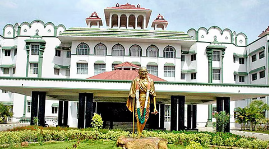 கரூர் கூட்ட நெரிசல் வழக்கு தொடர்பாக உத்தரவு பிறப்பித்த மதுரை உயர்நீதிமன்றக் கிளை.