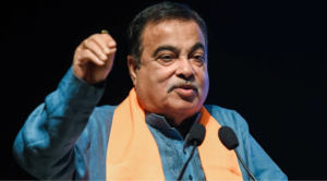 காந்திநகரில் நடைபெற்ற நிகழ்ச்சியில் உரையாற்றும் மத்திய அமைச்சர் நிதின் கட்கரி.