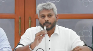 தூத்துக்குடி விமான நிலையத்தில் செய்தியாளர்களை சந்தித்து ஆகஸ்ட் முதல் வாரத்தில் தமிழக பட்ஜெட் தாக்கல் செய்யப்படும் என அறிவித்த நிதியமைச்சர் மரிய வில்சன்.
