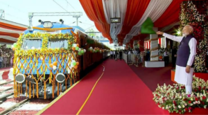 ஹரியானாவில் இந்தியாவின் முதல் ஹைட்ரஜன் ரயில் சேவையை கொடியசைத்து தொடங்கி வைக்கும் பிரதமர் நரேந்திர மோடி.