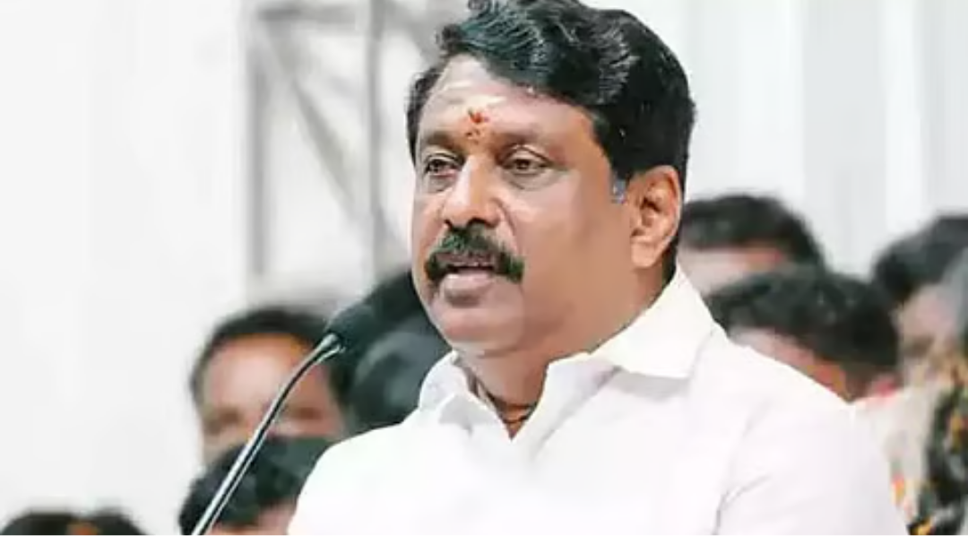 தென்காசி கோயில் நிலத்தில் கொட்டப்பட்டதாகக் கூறப்படும் கழிவுகள் குறித்து கருத்து தெரிவித்த தமிழக பா.ஜ.க. தலைவர் நயினார் நாகேந்திரன்.