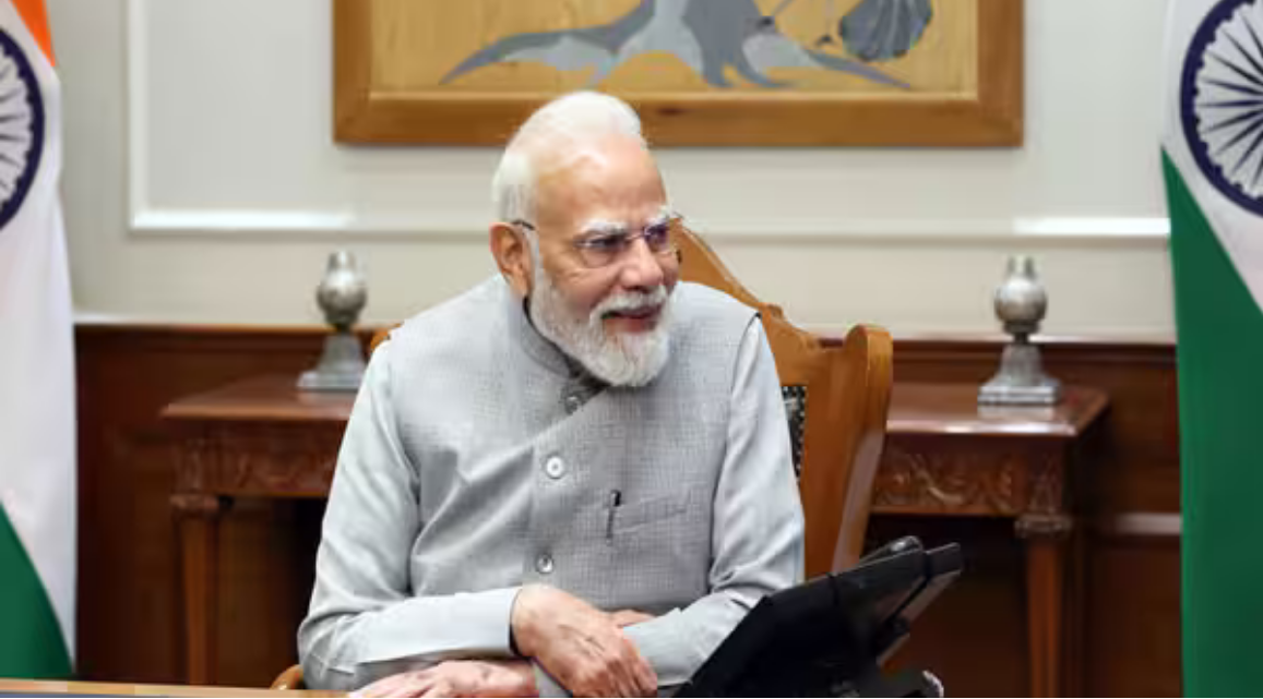 டில்லியில் உயரதிகாரிகளுடன் ஆலோசனைக் கூட்டத்தில் பங்கேற்று உரையாற்றும் பிரதமர் நரேந்திர மோடி.