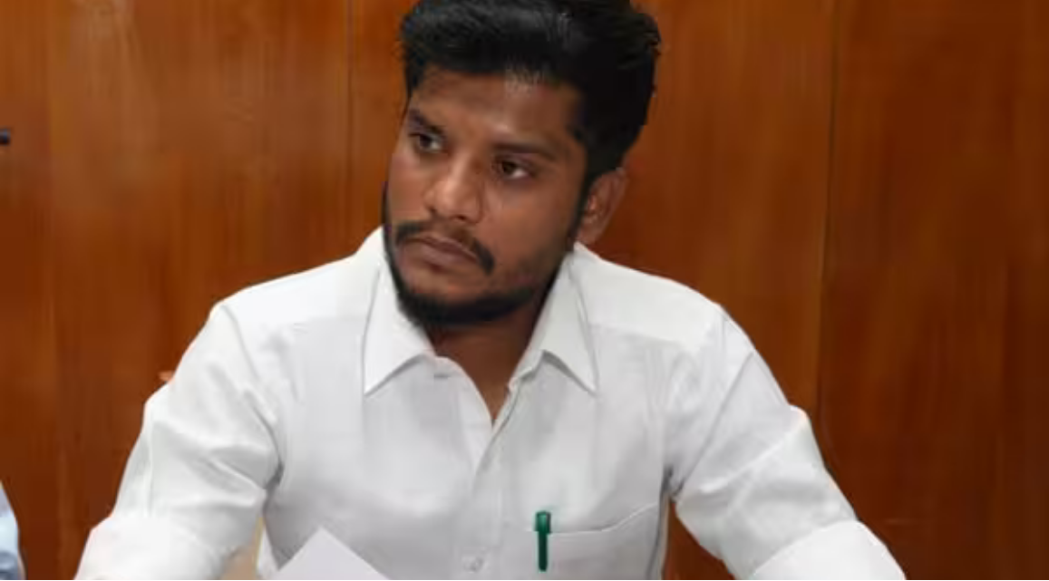 கோவில் சொத்துகள் பாதுகாப்பு குறித்து செய்தியாளர்களிடம் விளக்கம் அளிக்கும் ஹிந்து சமய அறநிலையத்துறை அமைச்சர் ரமேஷ்.