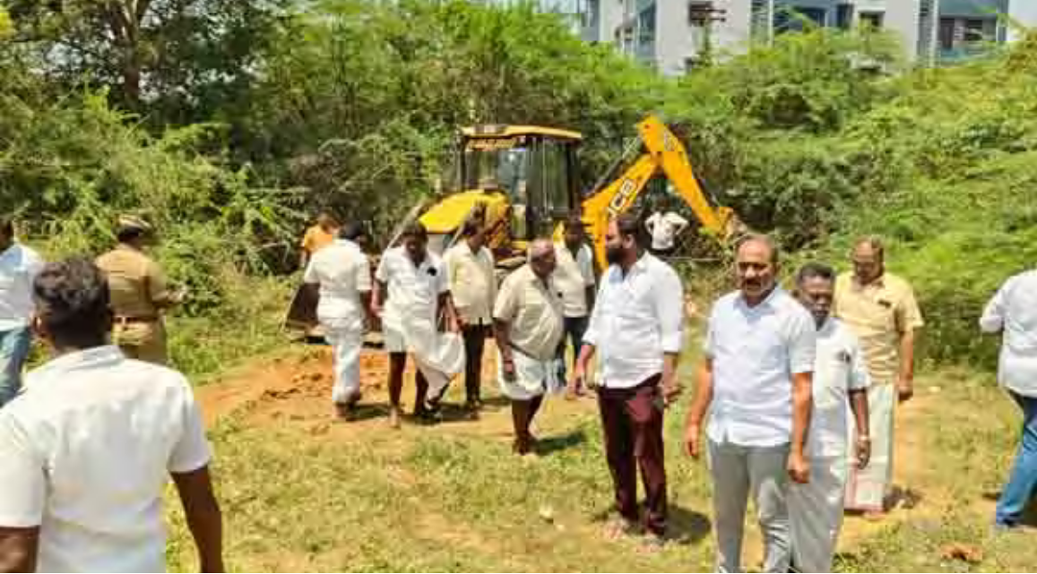 காரைக்குடியில் போலி ஆவணங்கள் மூலம் விற்பனை செய்யப்பட்டதாக புகார் எழுந்த கோவில் நிலப் பகுதி.