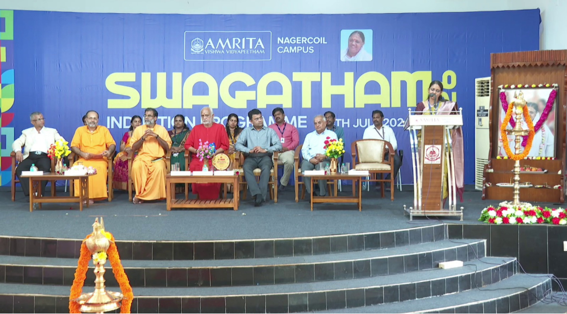 நாகர்கோவில் அமிர்தா விஸ்வ வித்யாபீடம் ‘ஸ்வாகதம் 2026’ நிகழ்ச்சியில் மாணவர்களுக்காக காணொலி மூலம் உரையாற்றும் மாதா அமிர்தானந்தமயி தேவி.