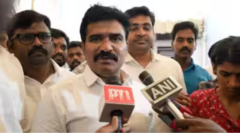 மதுரையில் செய்தியாளர்களை சந்தித்து நீட் தேர்வு மற்றும் திமுக குறித்து கருத்து தெரிவிக்கும் அமைச்சர் நிர்மல்குமார்.